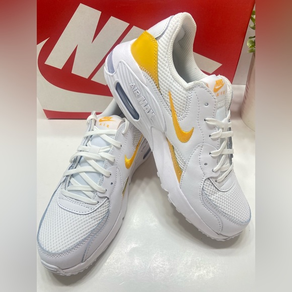 NEW Nike Air Max Excee Women’s Athletic Shoes White Yellow DX4352-100 Size 7 - Picture 8 of 9